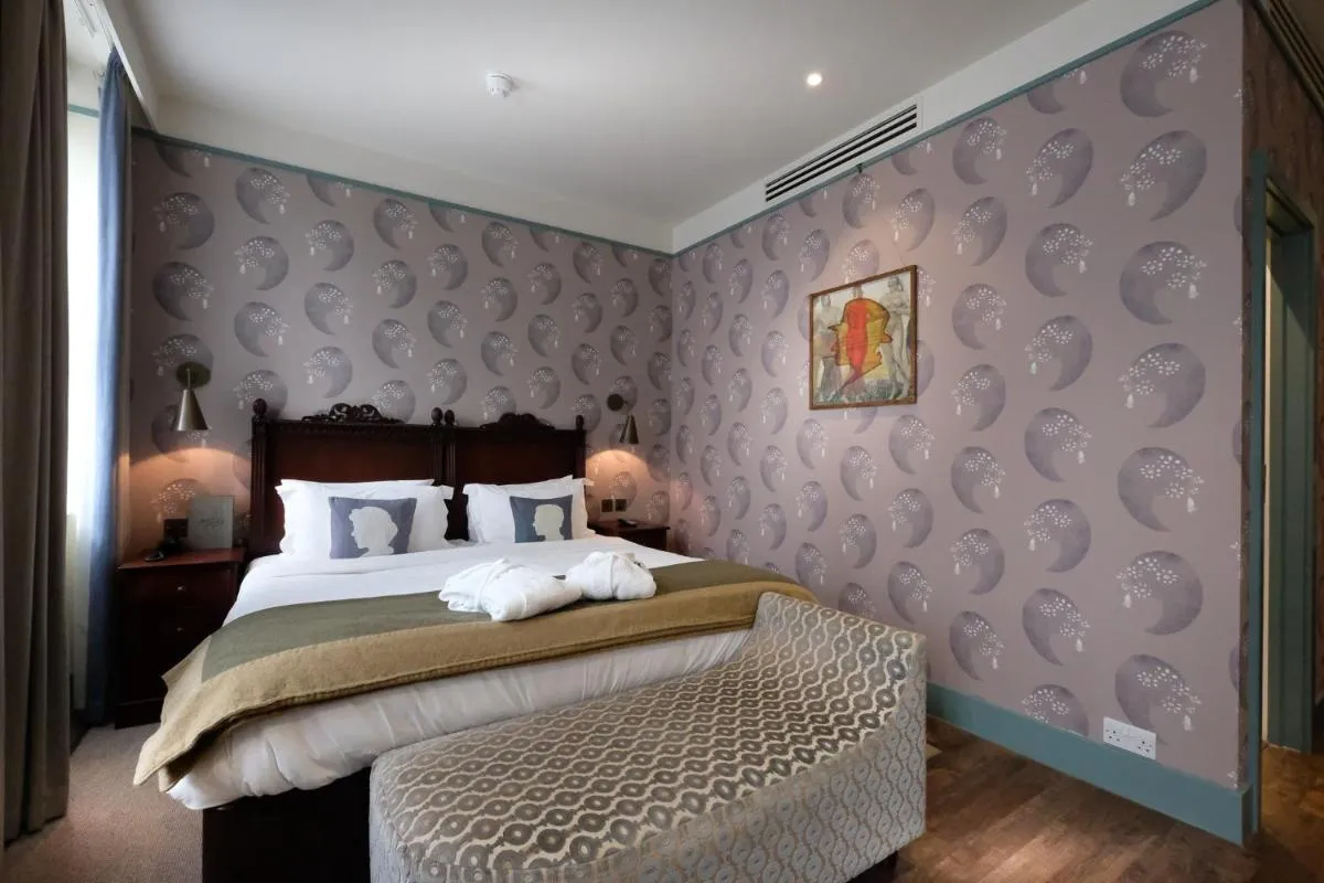 Image 3 of Morton Hotel