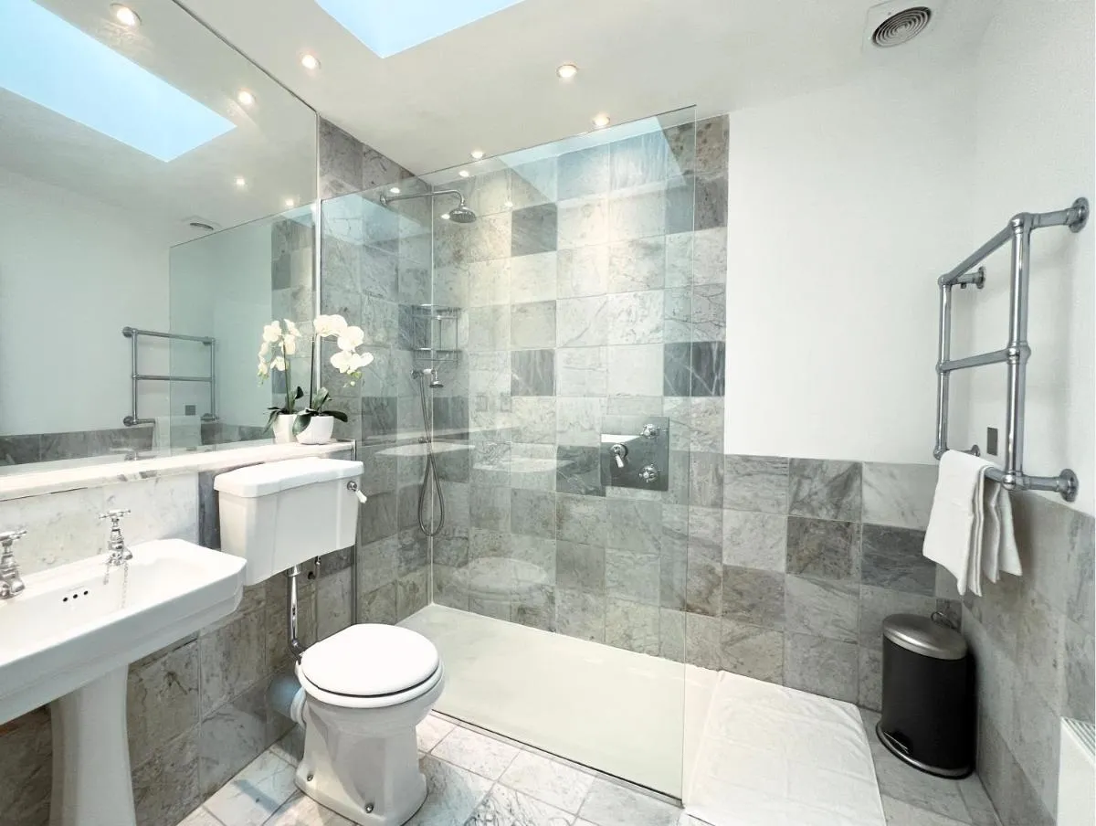 Image 3 of Museum St Central Soho Townhouse
