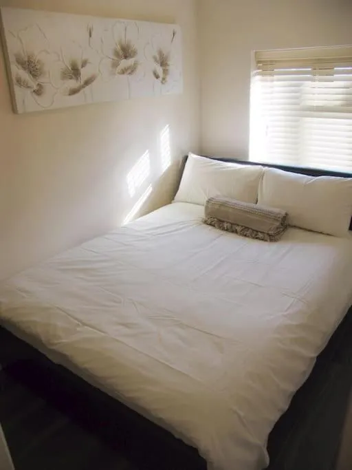 Image 4 of Must see, Quality 1 bed, Romford, 20 mins C.London