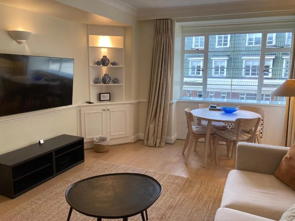 Image 1 of NELL GWYNN HOUSE – Large Elegant One Bedroom Apartment