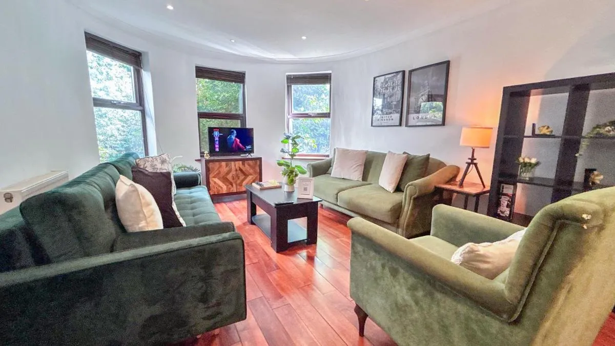 Image 5 of NEW 4-Bed 3-Bath Crouch End Home with Balcony and FREE Parking near Alexandra Palace , Highgate by NourNest Apartments