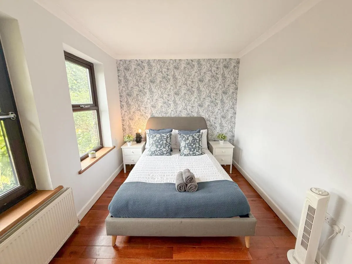 Image 2 of NEW 4-Bed 3-Bath Crouch End Home with Balcony and FREE Parking near Alexandra Palace , Highgate by NourNest Apartments