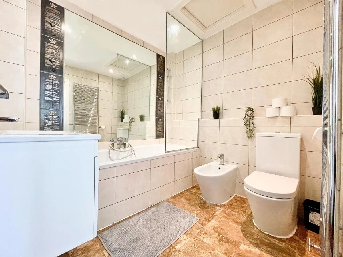 Image 3 of NEW 4-Bed 3-Bath Crouch End Home with Balcony and FREE Parking near Alexandra Palace , Highgate by NourNest Apartments