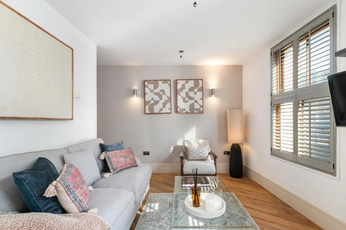 Image 5 of NEW! Fulham 1-bed Apartment with Patio