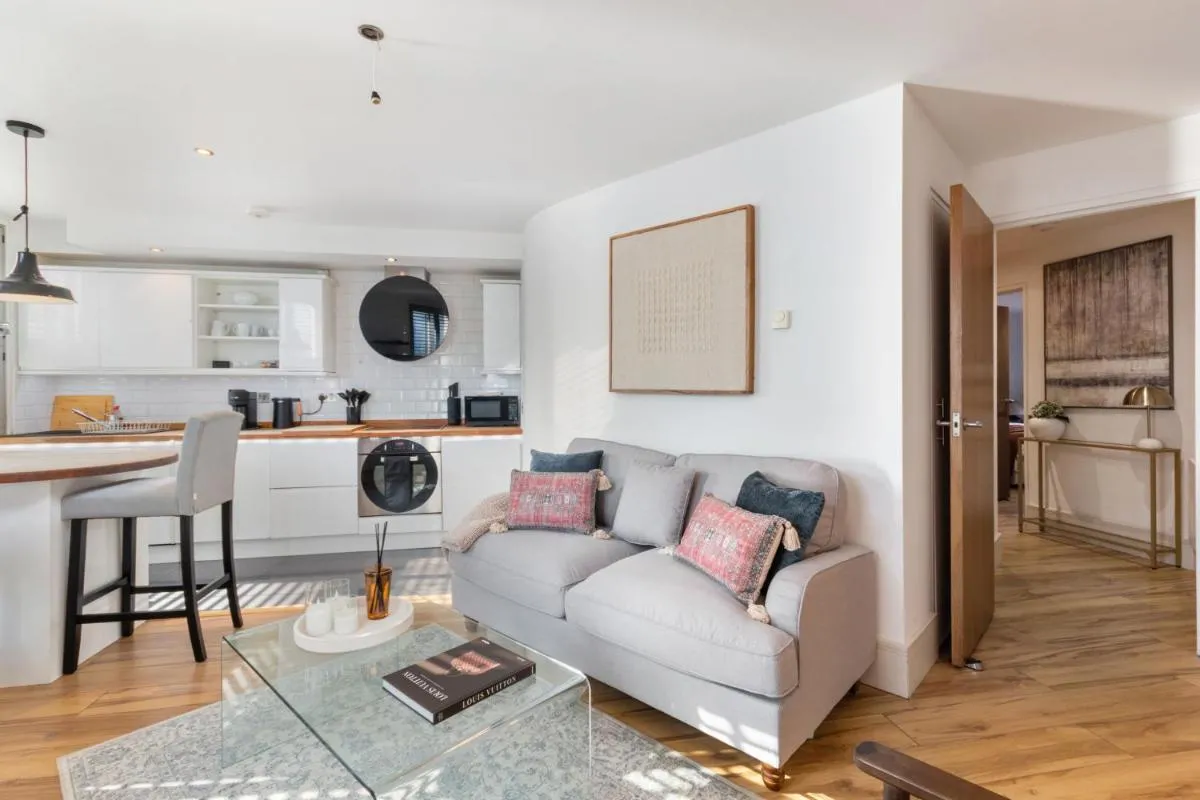 Image 4 of NEW! Fulham 1-bed Apartment with Patio