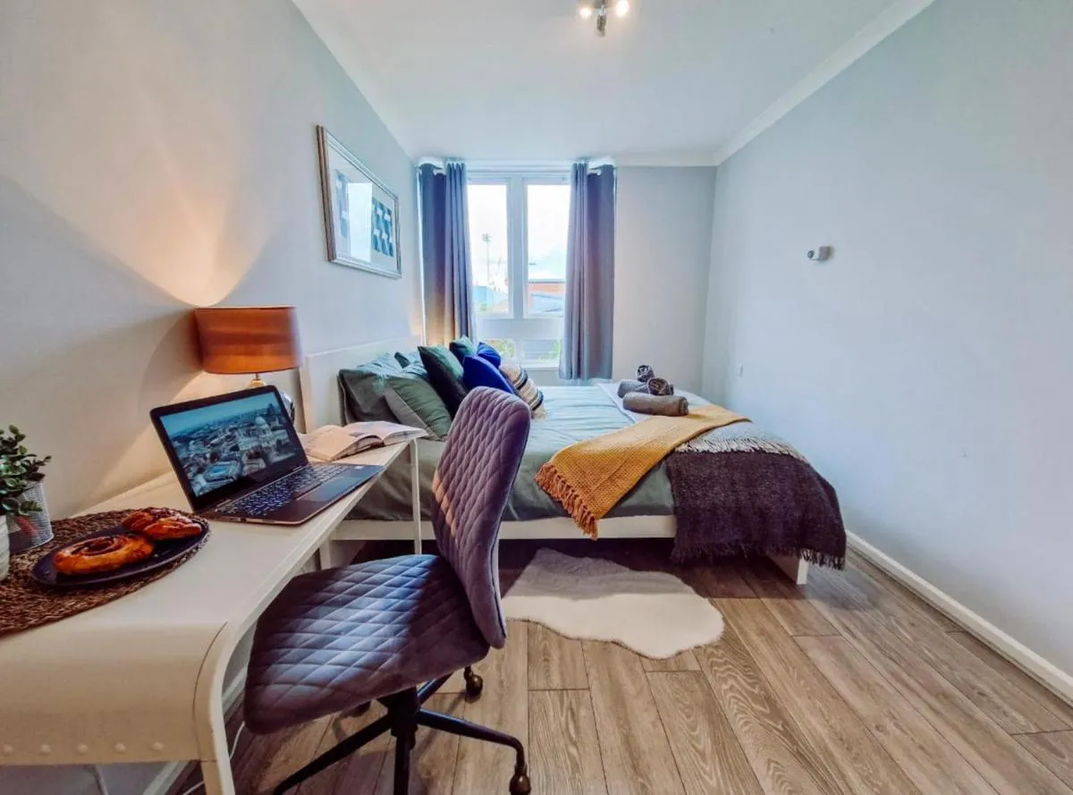 Image 2 of NEW, Refurbished Modern & Spacious 1 Bed Flat Westfield Shepherd’s Bush Free Wi-Fi Super King Bed