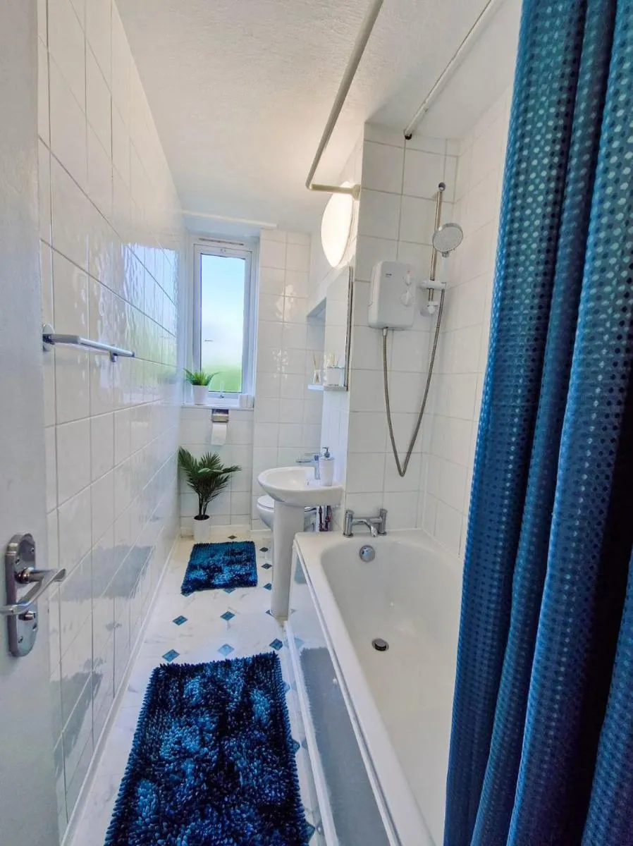 Image 4 of NEW, Refurbished Modern & Spacious 1 Bed Flat Westfield Shepherd’s Bush Free Wi-Fi Super King Bed
