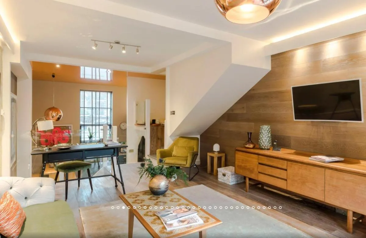 Image 5 of Neon Melody – Playful 2 Bedrooms by London Bridge