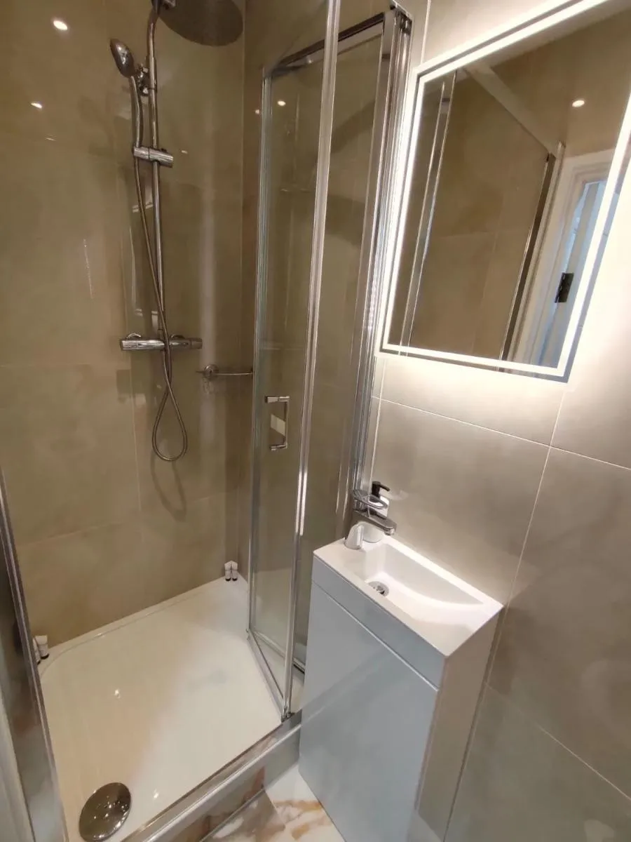 Image 3 of New 1 Bedroom Flat, 5 Minutes from Chelsea Stadium