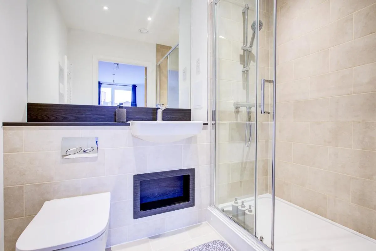 Image 3 of New 2 BR Flat Near Hayes Station Free Parking