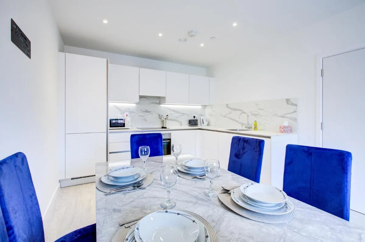 Image 4 of New 2 BR Flat Near Hayes Station Free Parking