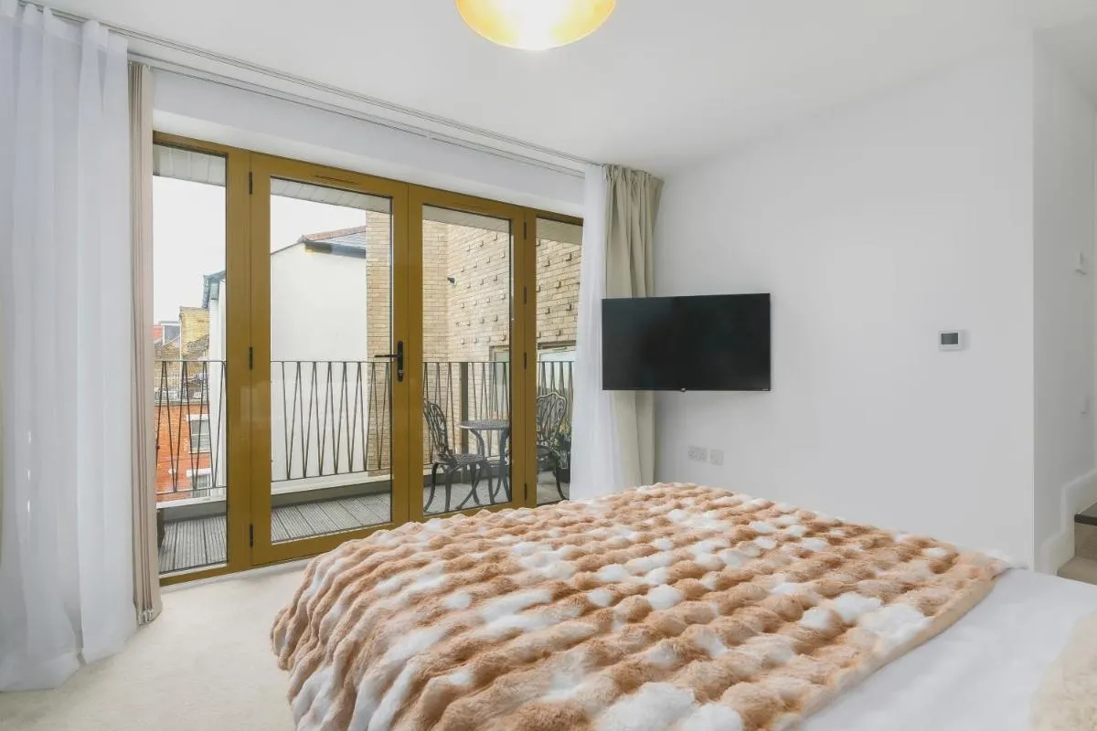 Image 4 of New 2bd Willesden Oxford St, Wembley, Jubilee line