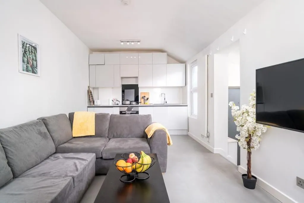 Image 5 of New 3BED Stylish Apartment with Amazing Transport
