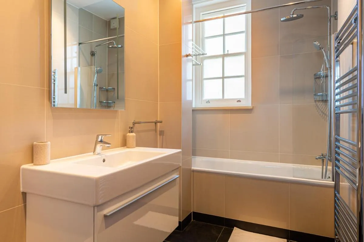 Image 3 of New 3bed with Air Con In Chelsea