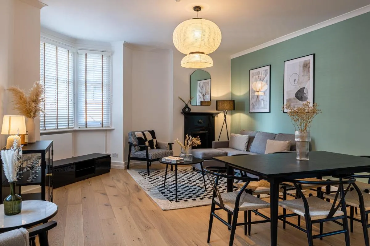 Image 4 of New 3bed with Air Con In Chelsea