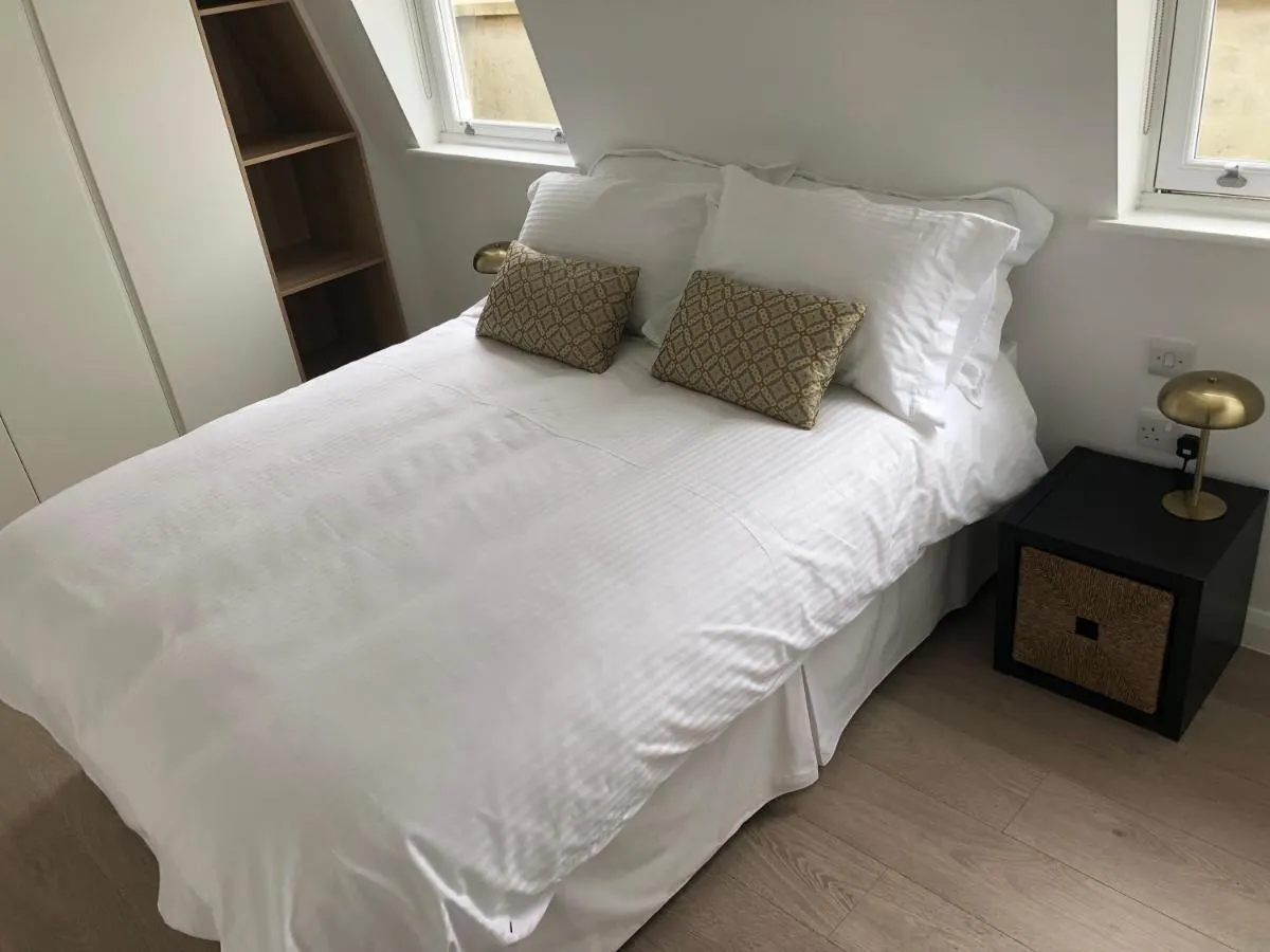 Image 3 of New! Fantastic 1 Bedroom Flat SW6 near Central London