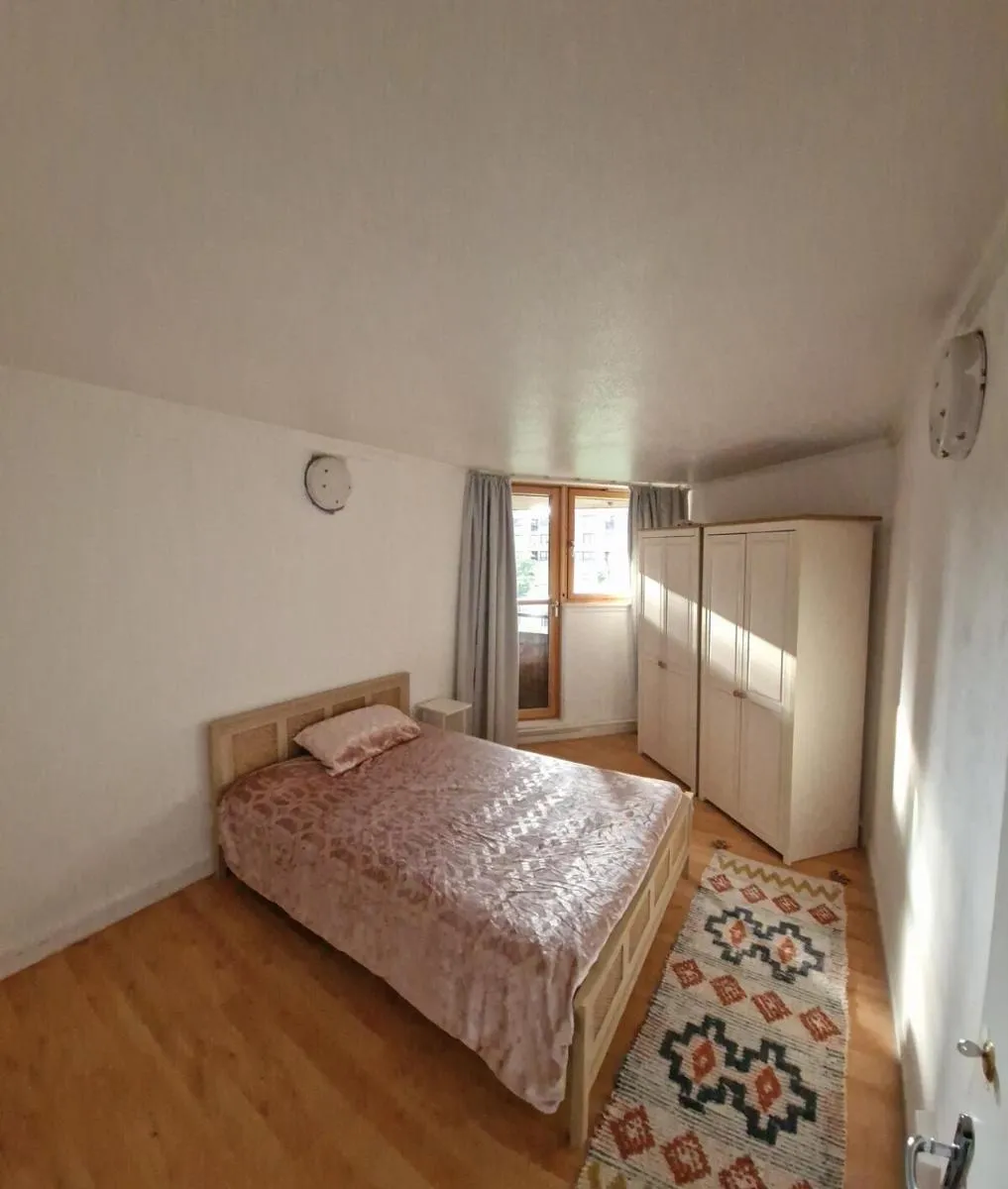 Image 4 of New Listing- 2 Bedroom Riverside Chelsea Apartment