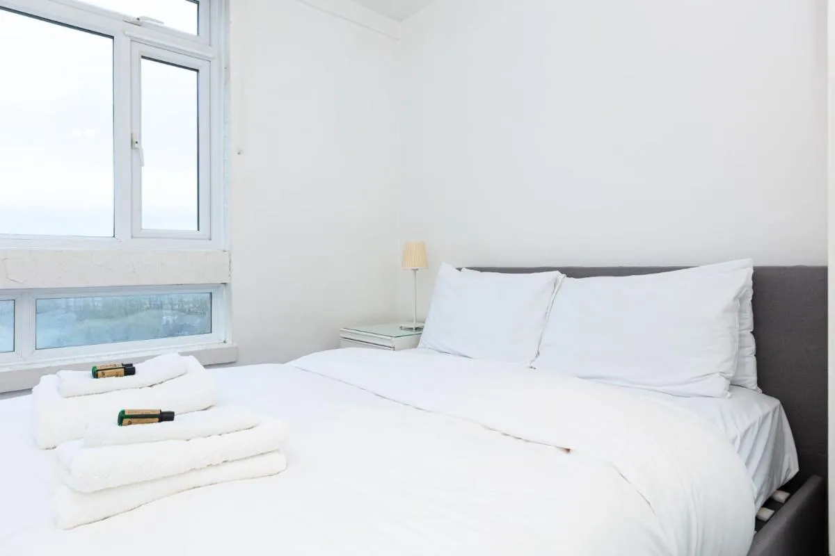 Image 5 of New Listing! Stylish 2BR in Shoreditch