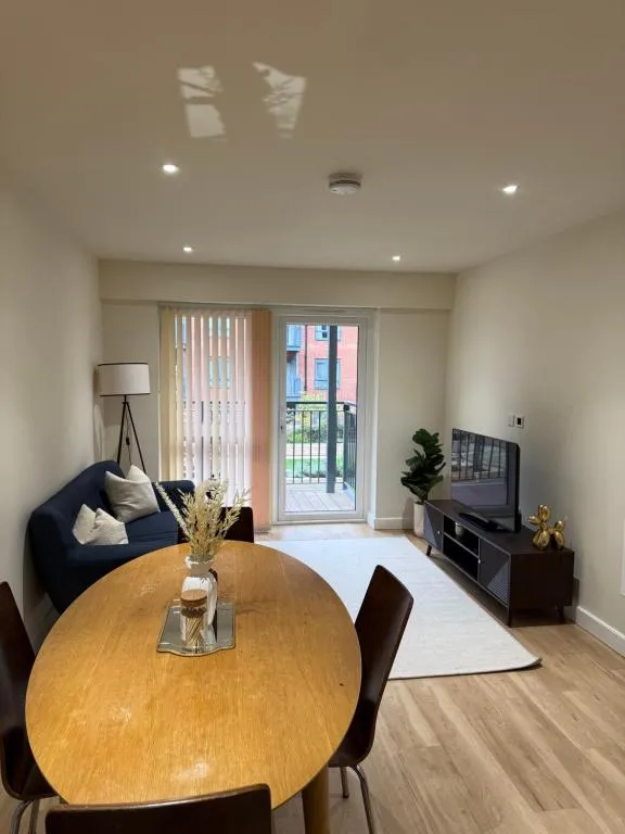 New London 2-Bedroom 2-Bath Apartment- Contractors and Long Stays Dis-Count