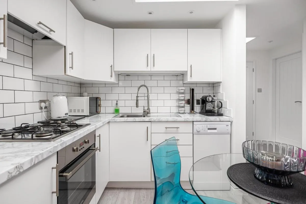 Image 4 of New! Modern 1-BR House with Patio & HotTub , Chiswick