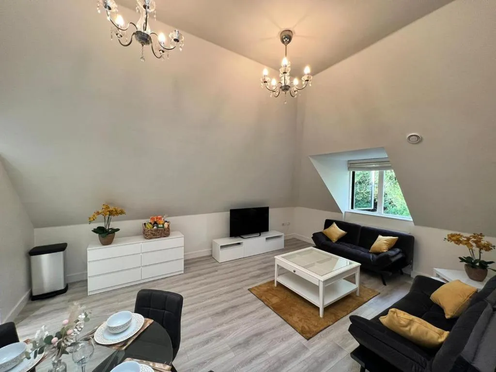 Image 1 of New! Modern Elegant 2-Bed Apartment, free parking