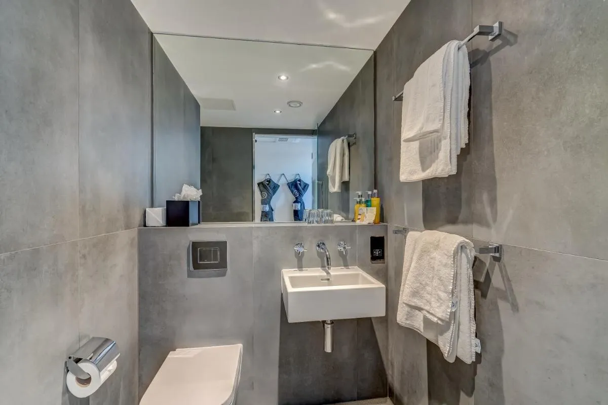 Image 3 of New Road Hotel