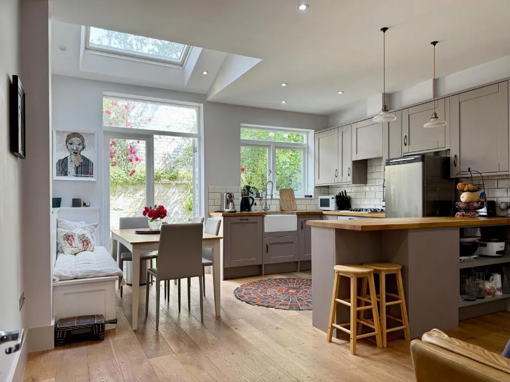 Image 1 of New! Spacious & Quiet 3 Bedroom House – Putney