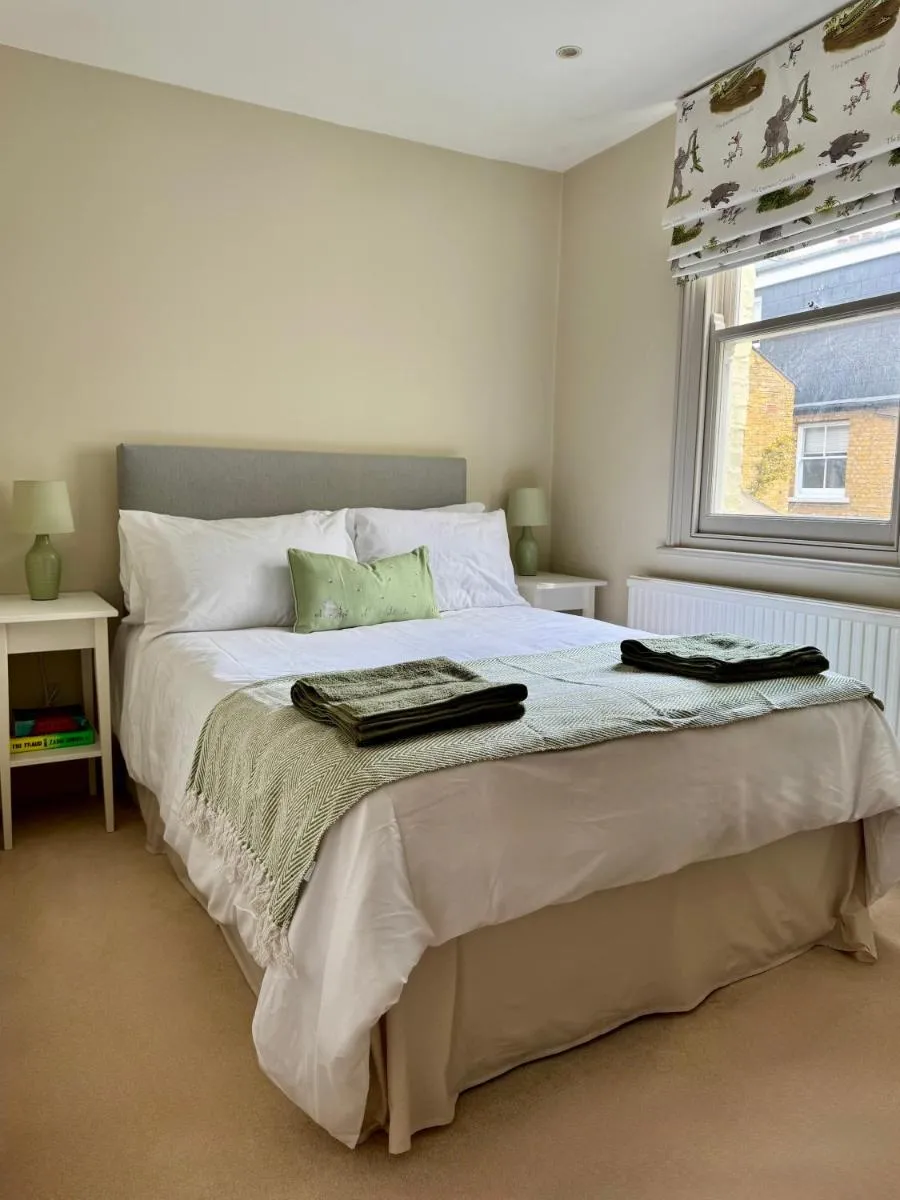 Image 4 of New! Spacious & Quiet 3 Bedroom House – Putney