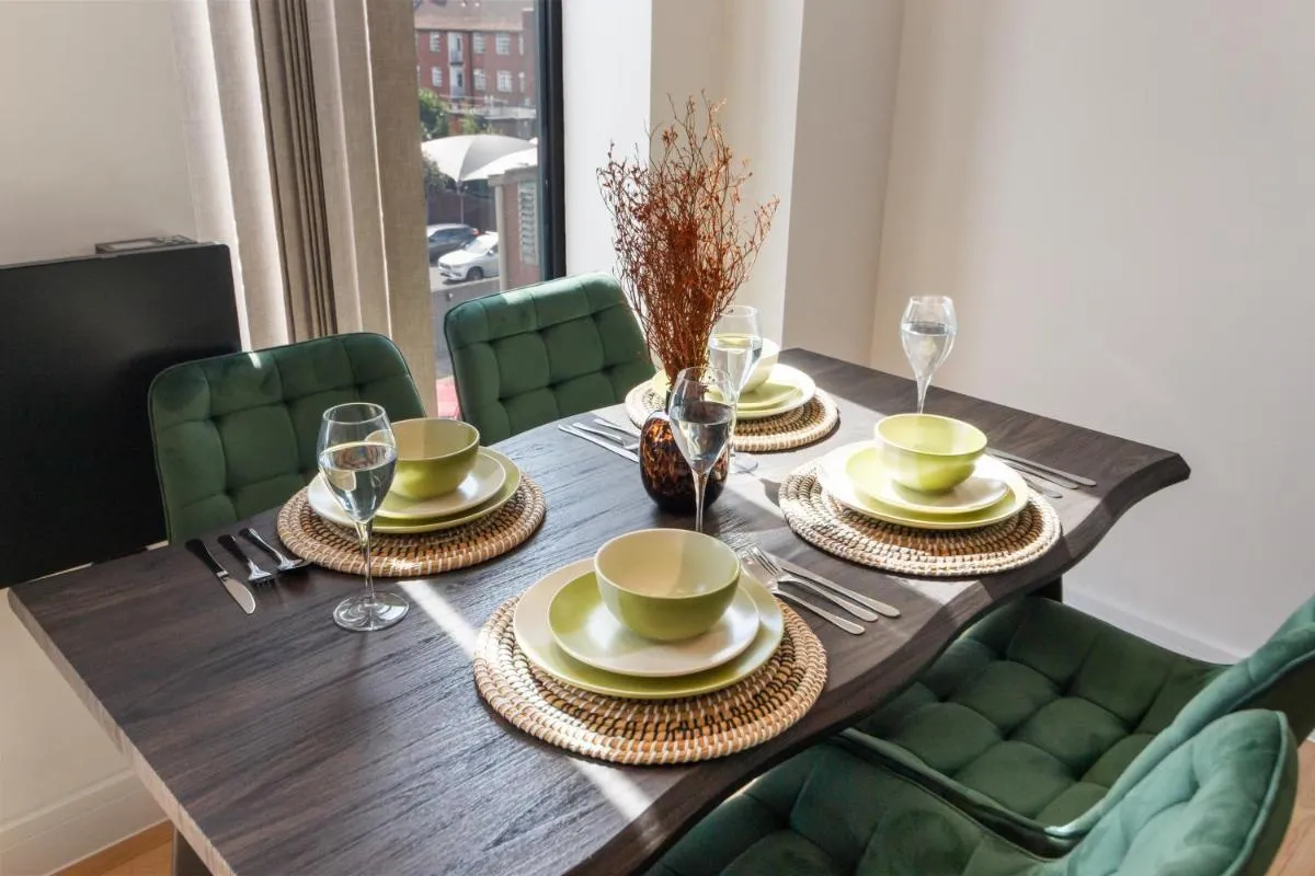 Image 4 of New Stunning Flat, Edgware High St!