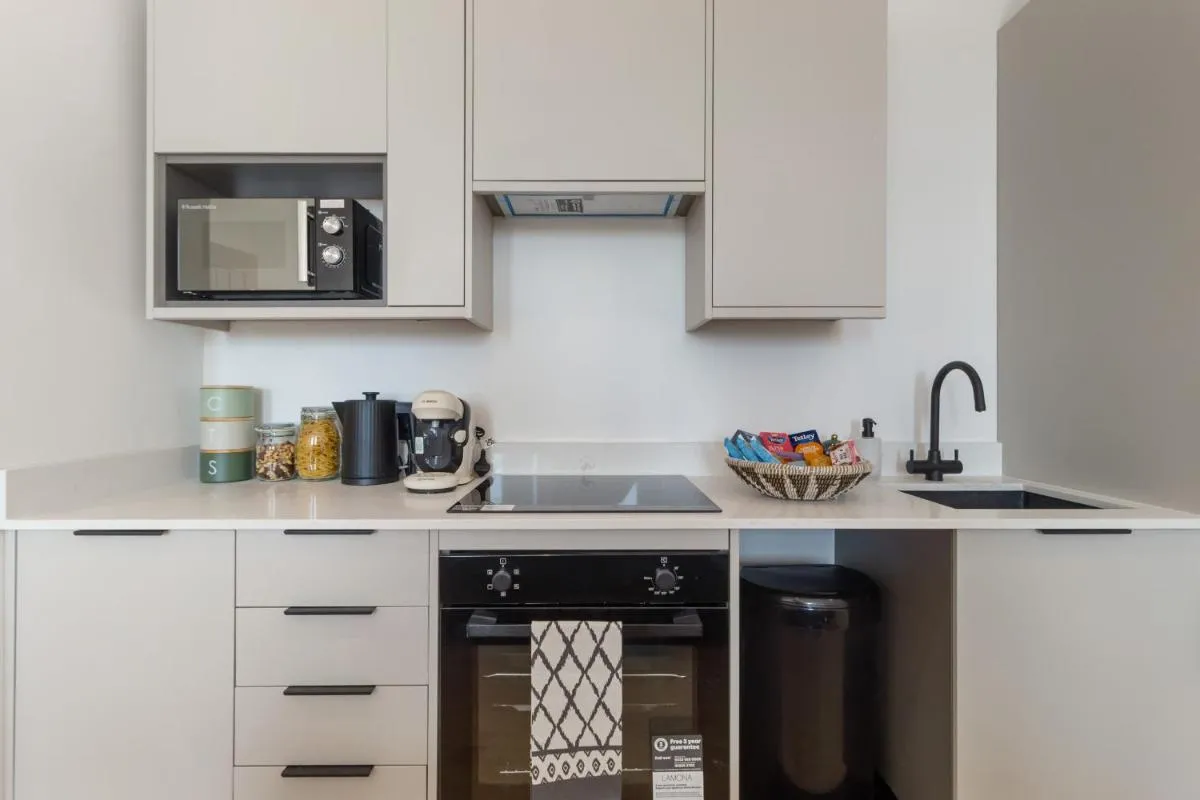 Image 5 of New Stunning Flat, Edgware High St!