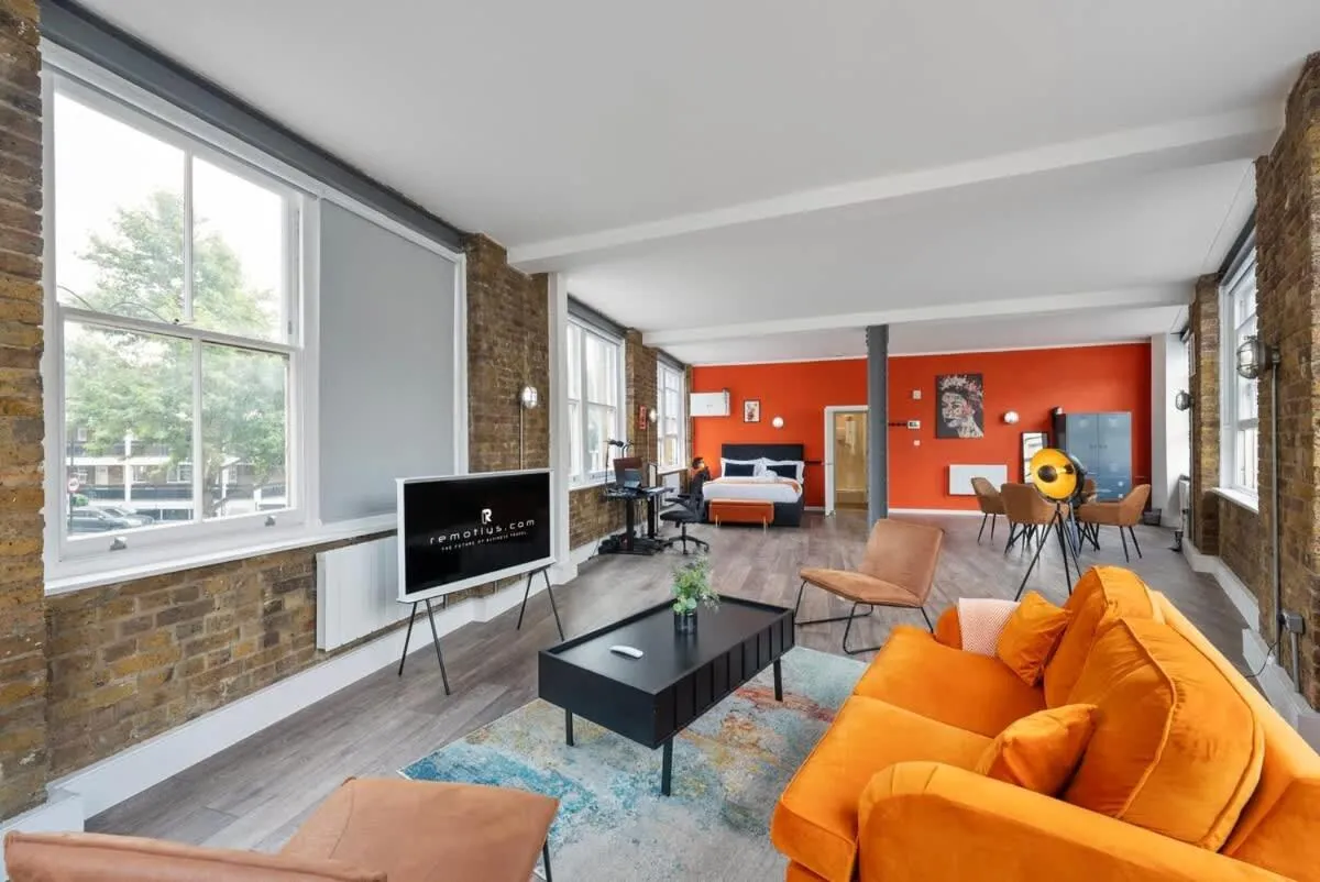 Image 3 of New & Spacious Studio in Old St