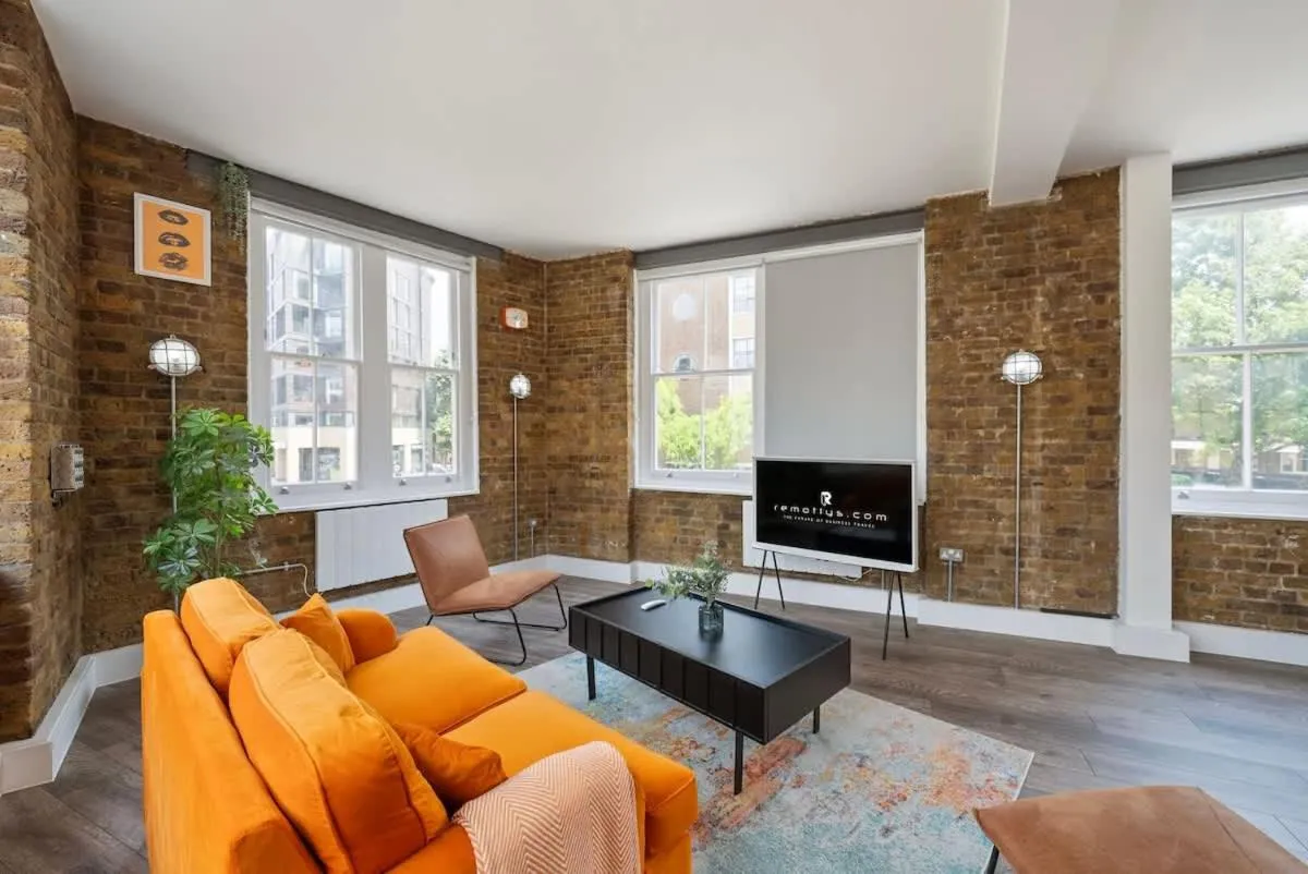 Image 5 of New & Spacious Studio in Old St