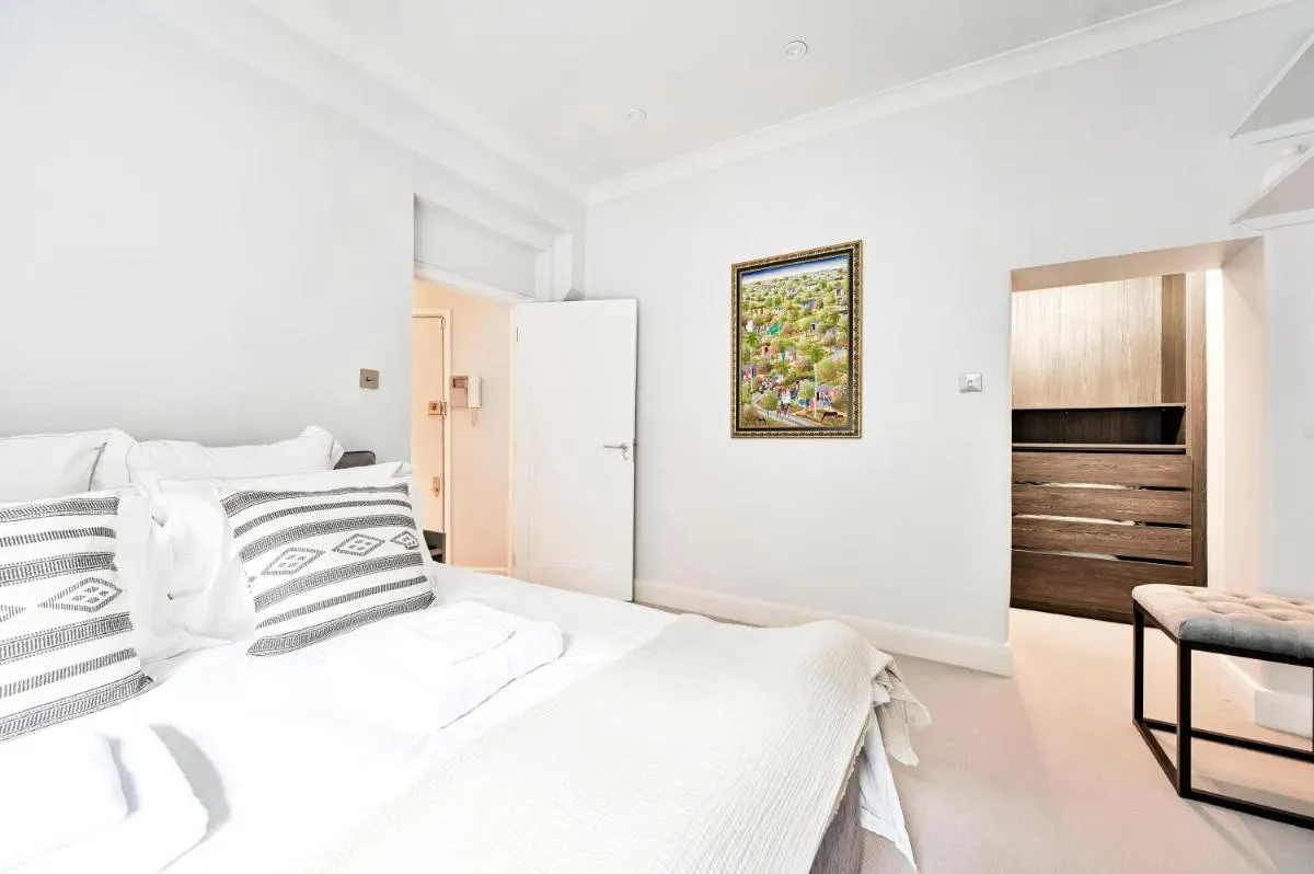 Image 3 of New chic and luxury apartment