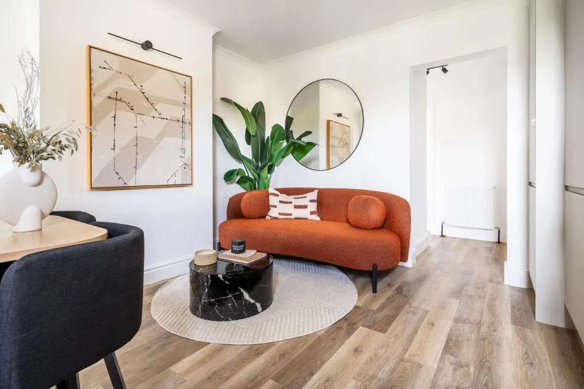 Image 5 of Newly Designed, 2br Apt, 5min from Northwood London Tube Station, NATO HQ, Ideal for Wembley, Warner Studio, Contractors