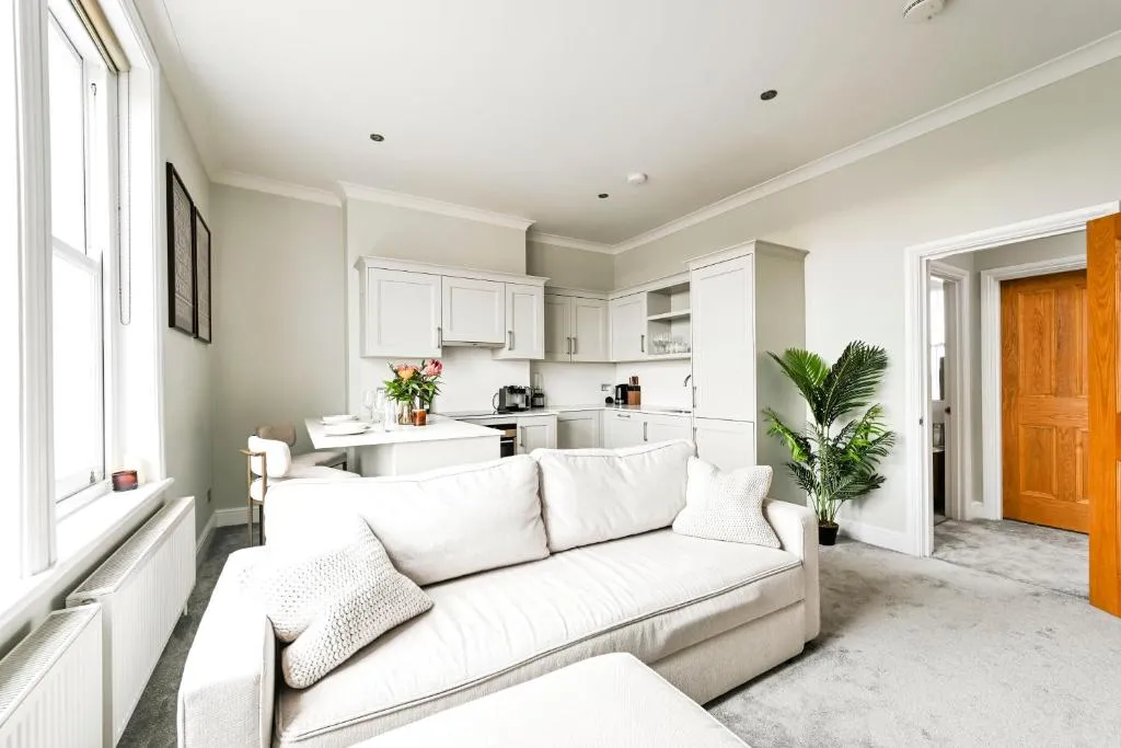 Image 1 of Newly Furnished 1 Bed Flat in Wimbledon Village