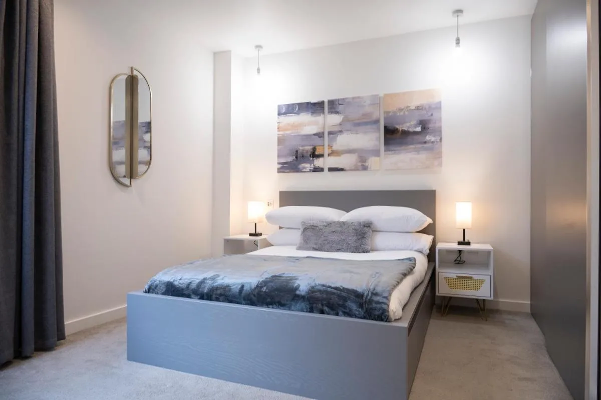 Image 4 of Newly Furnished Apt w/ Patios – Hampstead Heath