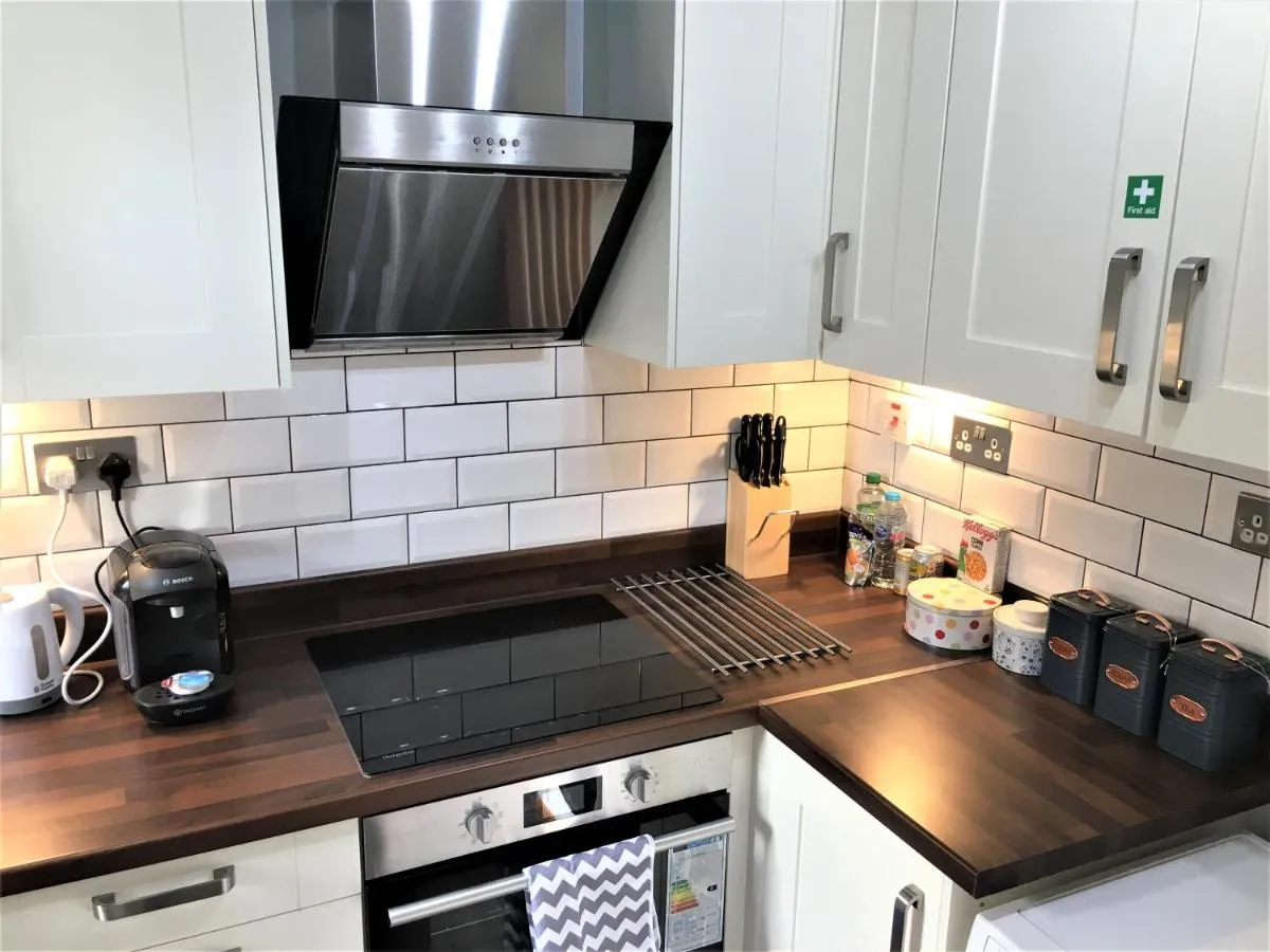 Image 2 of Newly Refurb Period 1-Bed Apartment with Roof Terrace, 47 sqm-500 sqft, in Putney near River Thames