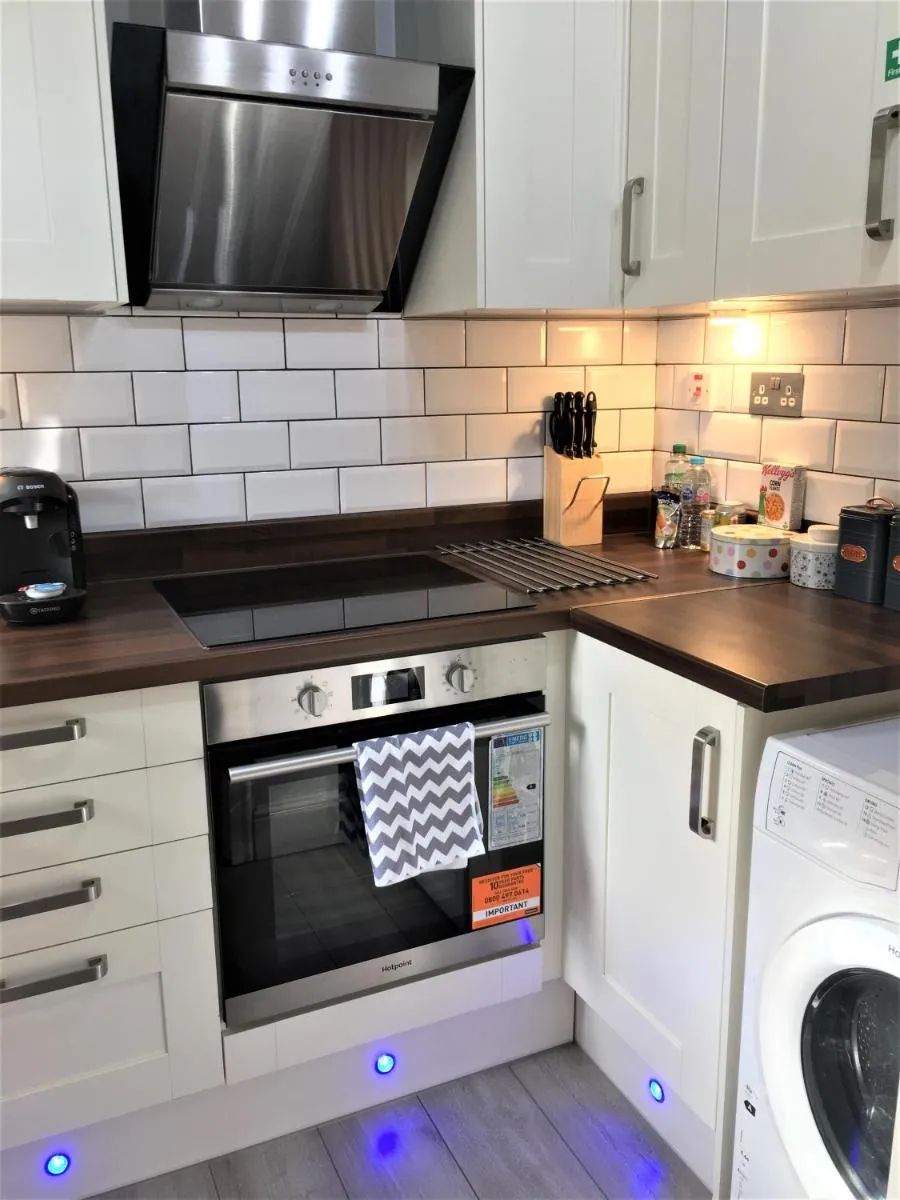 Image 4 of Newly Refurb Period 1-Bed Apartment with Roof Terrace, 47 sqm-500 sqft, in Putney near River Thames