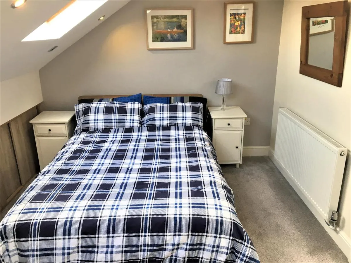 Image 3 of Newly Refurb Period 1-Bed Apartment with Roof Terrace, 47 sqm-500 sqft, in Putney near River Thames