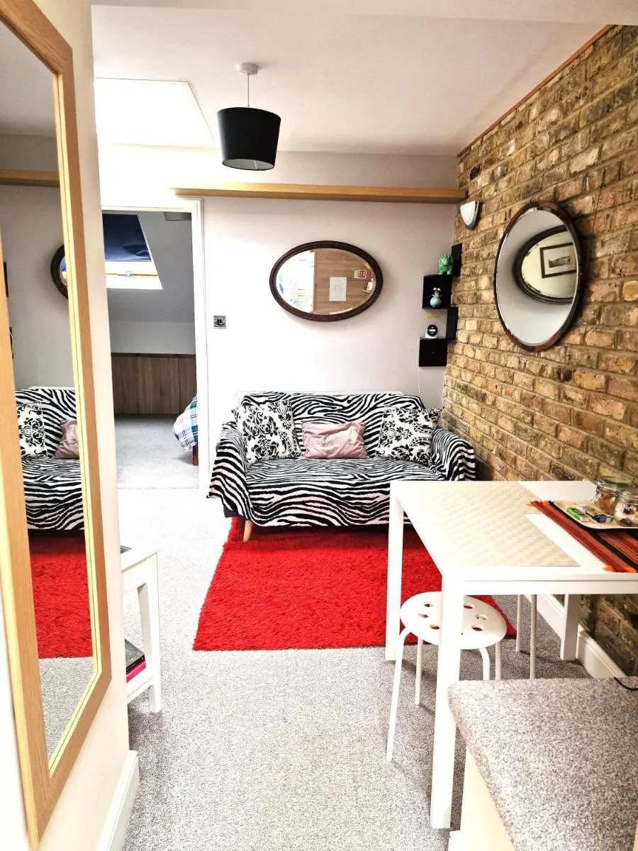 Image 5 of Newly Refurb Period 1-Bed Apartment with Roof Terrace, 47 sqm-500 sqft, in Putney near River Thames