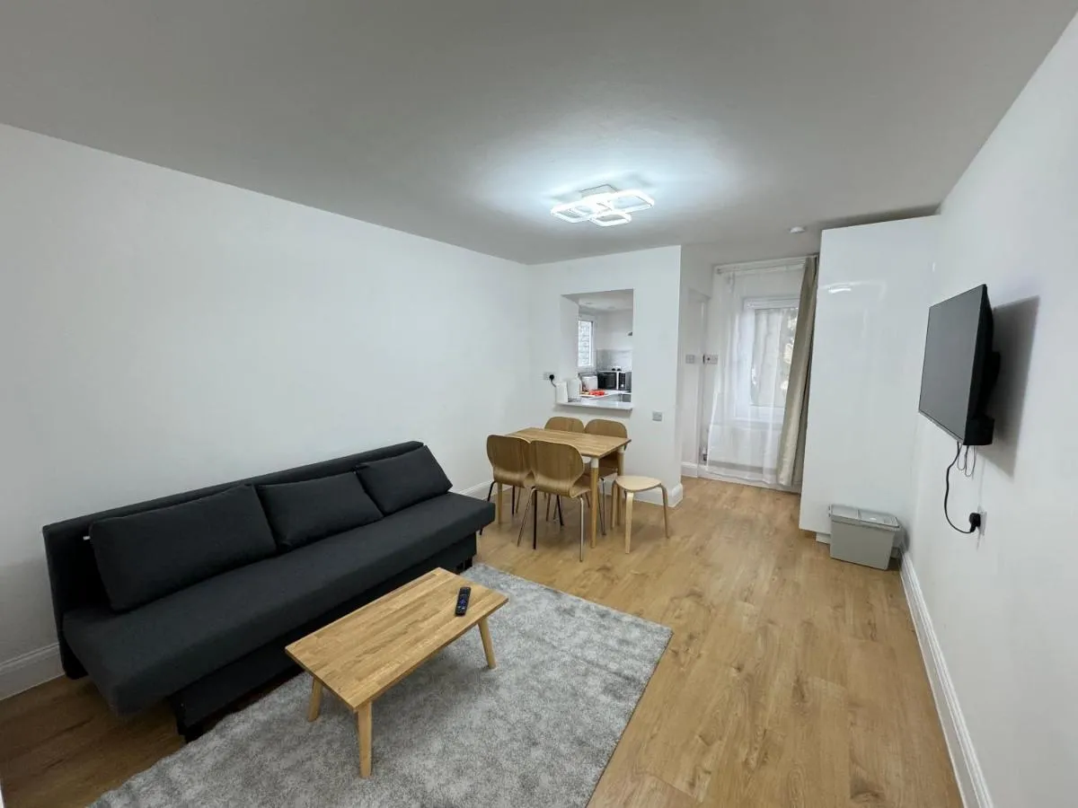 Image 4 of Newly Refurbished 2BD Flat Close to ExCel London