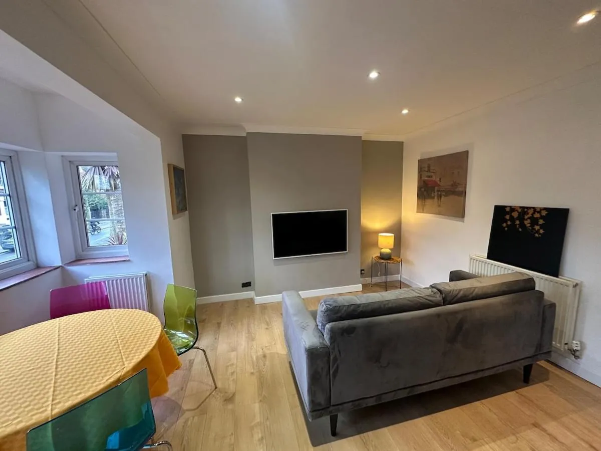 Image 5 of Newly Refurbished Two Bedrooms Flat
