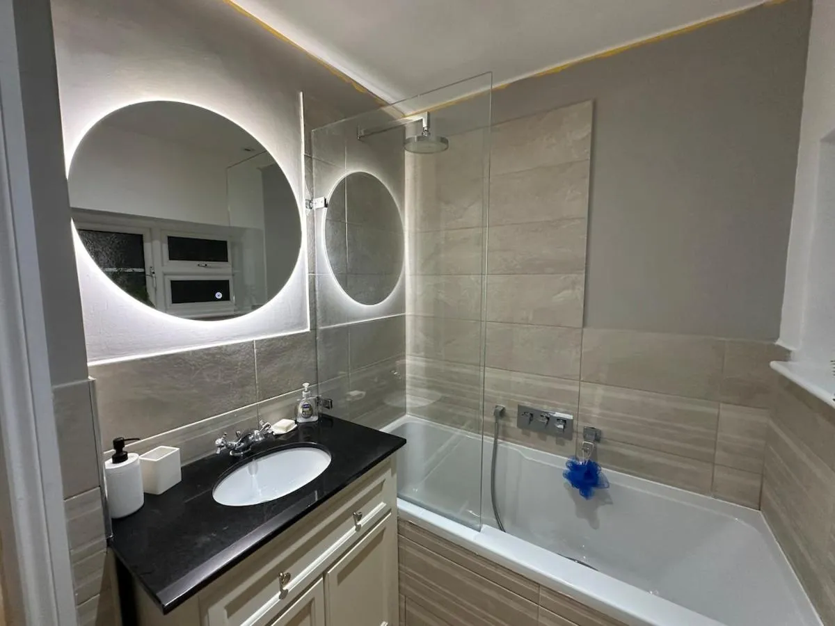 Image 3 of Newly Refurbished Two Bedrooms Flat