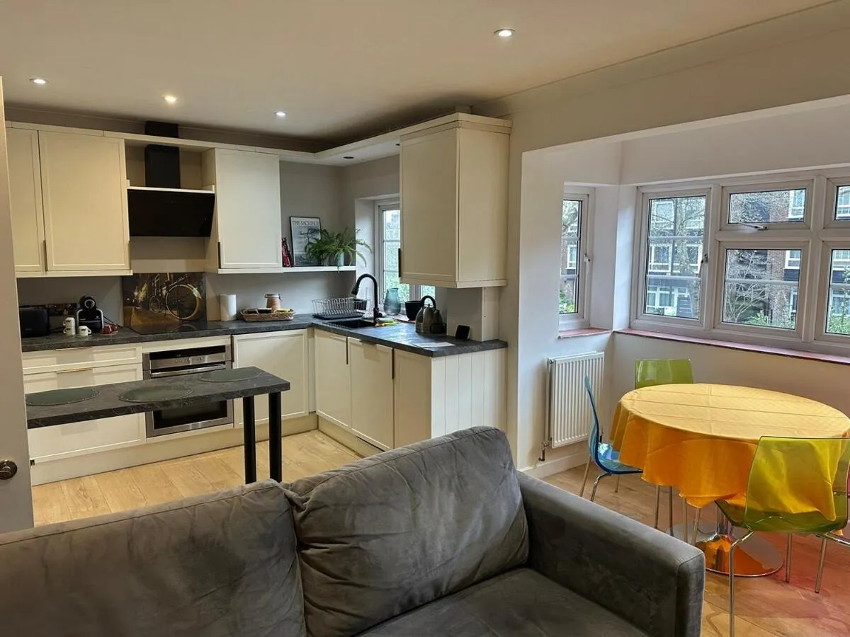 Image 4 of Newly Refurbished Two Bedrooms Flat