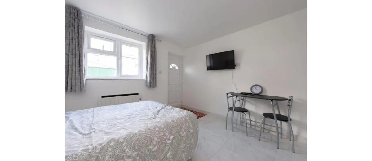Image 3 of Newly Renovated Cozy Studio in North London