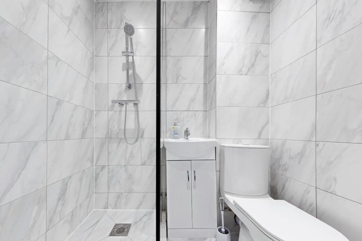 Image 4 of Newly Renovated Kensington 2 Bedroom Apartment with Balcony Near Harrods Sleeps 6, 2 Min walk from Station