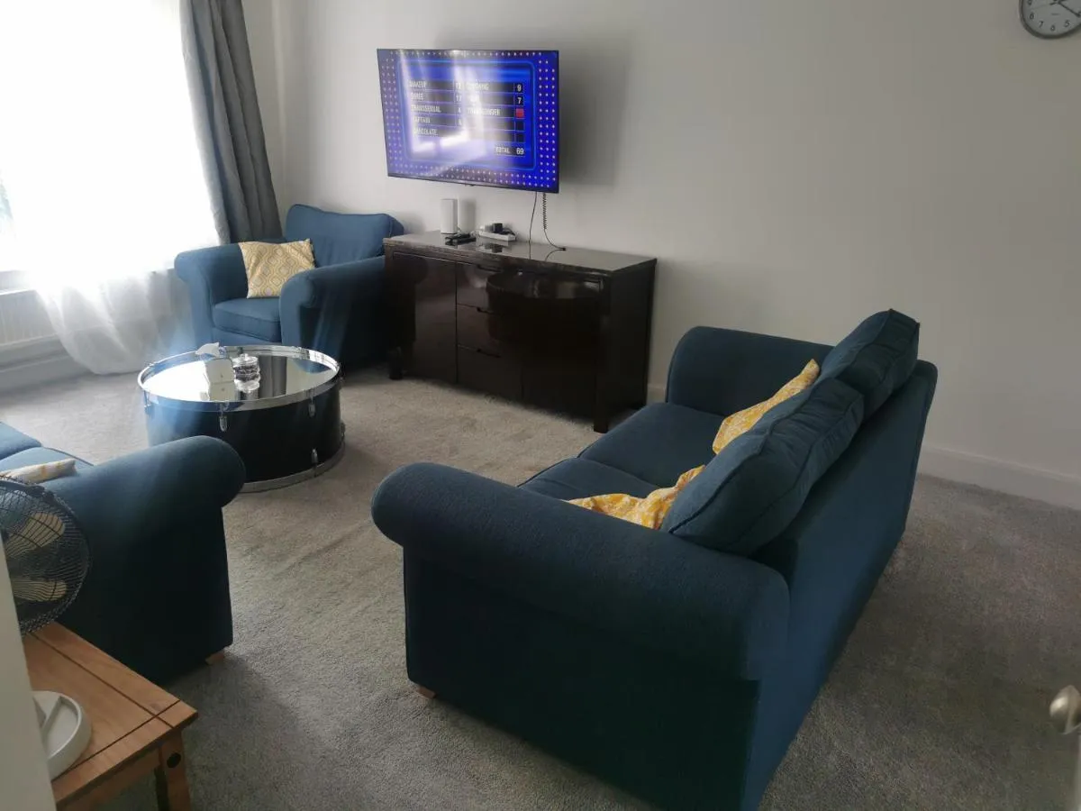 Image 3 of Newly amazing refurbished two bedroom apartment
