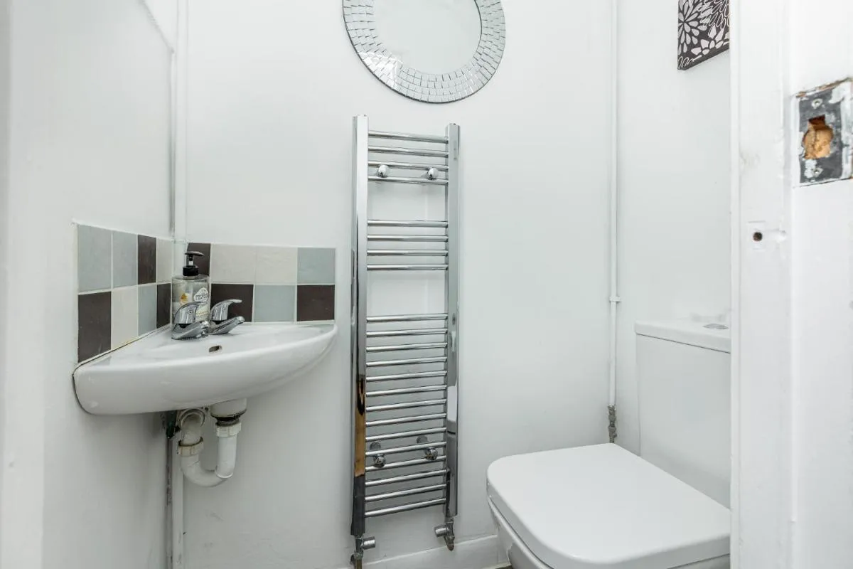 Image 3 of Newly refurbished 2BR wbalcony in Vibrant Peckham