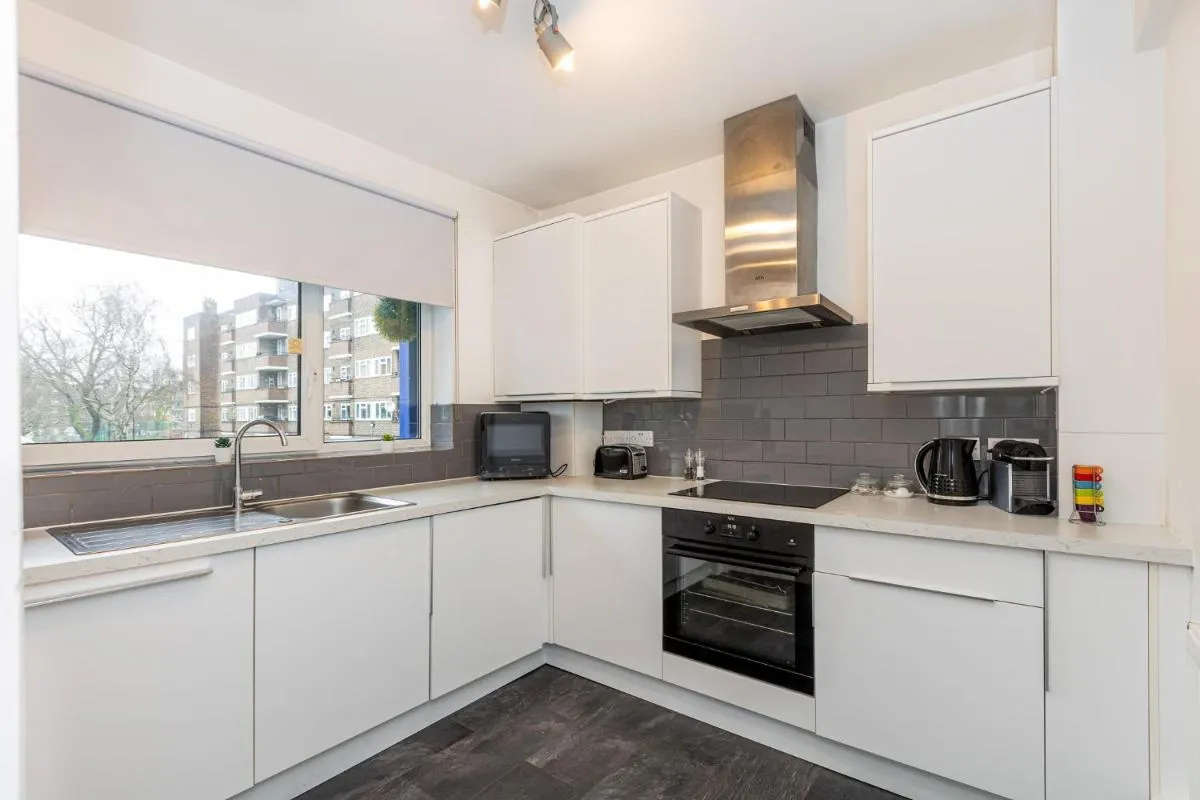 Image 4 of Newly refurbished 2BR wbalcony in Vibrant Peckham