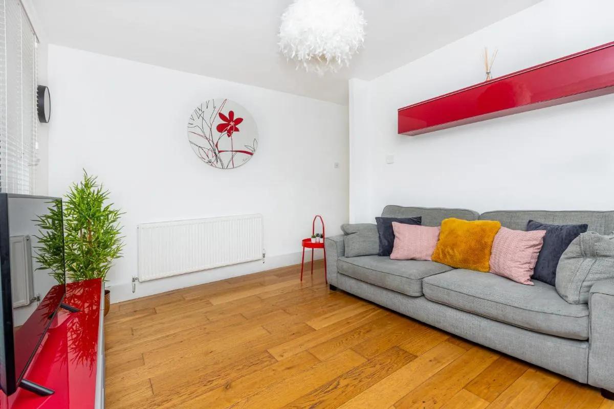 Image 5 of Newly refurbished 2BR wbalcony in Vibrant Peckham